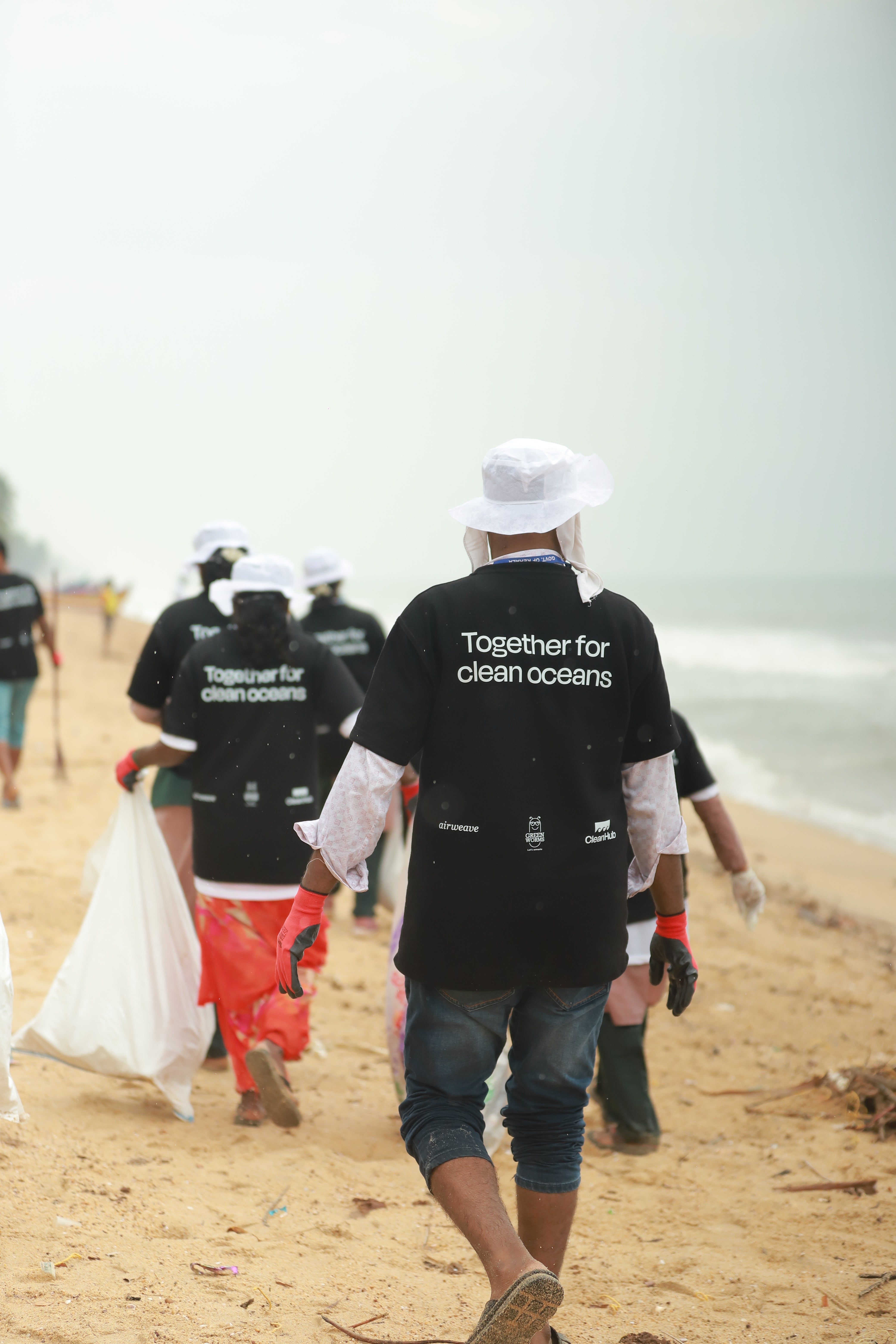 A Cleaner Coastline and a Better Night’s Sleep: How Airweave Celebrated Earth Day!