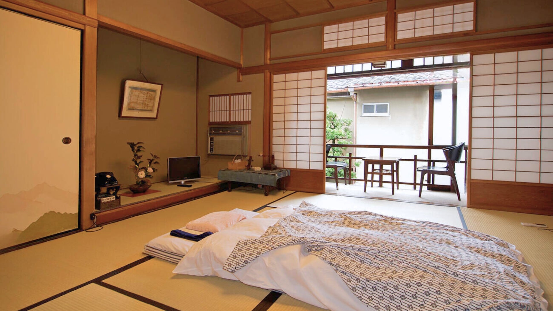 Japanese Beds: Perfect for Minimalist Spaces Header